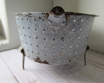 Antique Enamel Colander Gray Speckled Colander With Metal Legs Metal Handled Colander Farmhouse Decor Farmhouse  Kitchen Rustic Decor