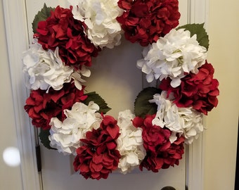 Corona navideña de hortensias: decoración navideña en rojo y blanco (56 x 56 cm)