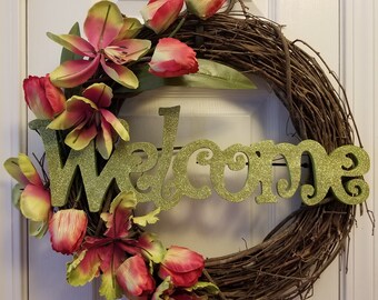 Couronne de bienvenue de printemps, une couronne de vigne de l’été, décor à la porte d’entrée