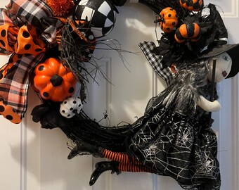 Couronne de vigne noire d'Halloween.