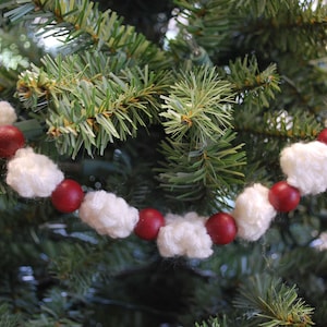 Popcorn and Cranberry Christmas Tree Garland - The Hotel Leela