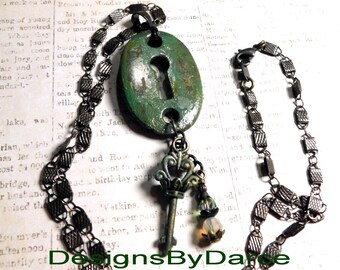 Antique Key Hole Pendant Necklace Green Vintage Premium Crystal Dangle Beads Black Brass Chain Hand Painted Patina