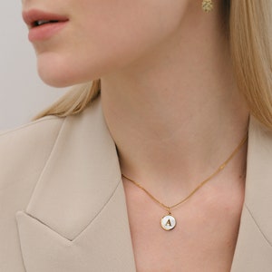Perlmutt Initialen Kette - Buchstaben Kette - Edelstahl Familie Halskette - Gold - Namenskette - Layering Kette - Geburtstagsgeschenk - K549