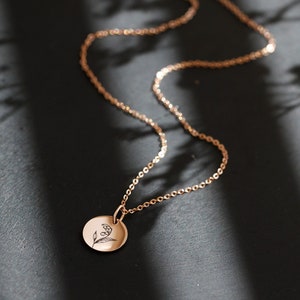 Geburtsblumen Halskette Personalisierte Gravur Florale Halskette Rundes Plättchen Namenskette Geschenk für sie MK004 Bild 2