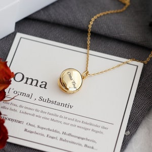 Geschenk für Oma mit Karte Personalisiertes mini Medaillon mit Gravur Fotomedaillon Kette Muttertag Geschenk 925er Silber LW020 Bild 1