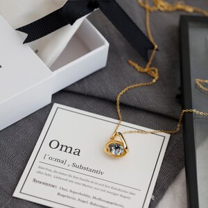 Geschenk für Oma mit Karte Personalisiertes mini Medaillon mit Gravur Fotomedaillon Kette Muttertag Geschenk 925er Silber LW020 Bild 3