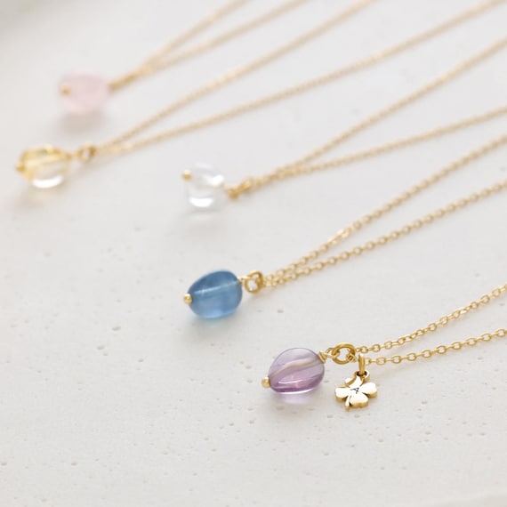 Goldene Glücksklee Kette mit Edelstein - Energie Schmuck - Personalisierbarer Glücksbringer Halskette -  Edelstahl Gold mit Gravur - KS017