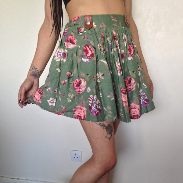 Vtg 90's GRUNGE DOLLY green floral mini skirt XS/S