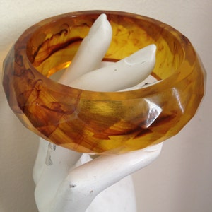 Vtg 80&#39;s RETRO yellow plastic chunky bracelet bangle S