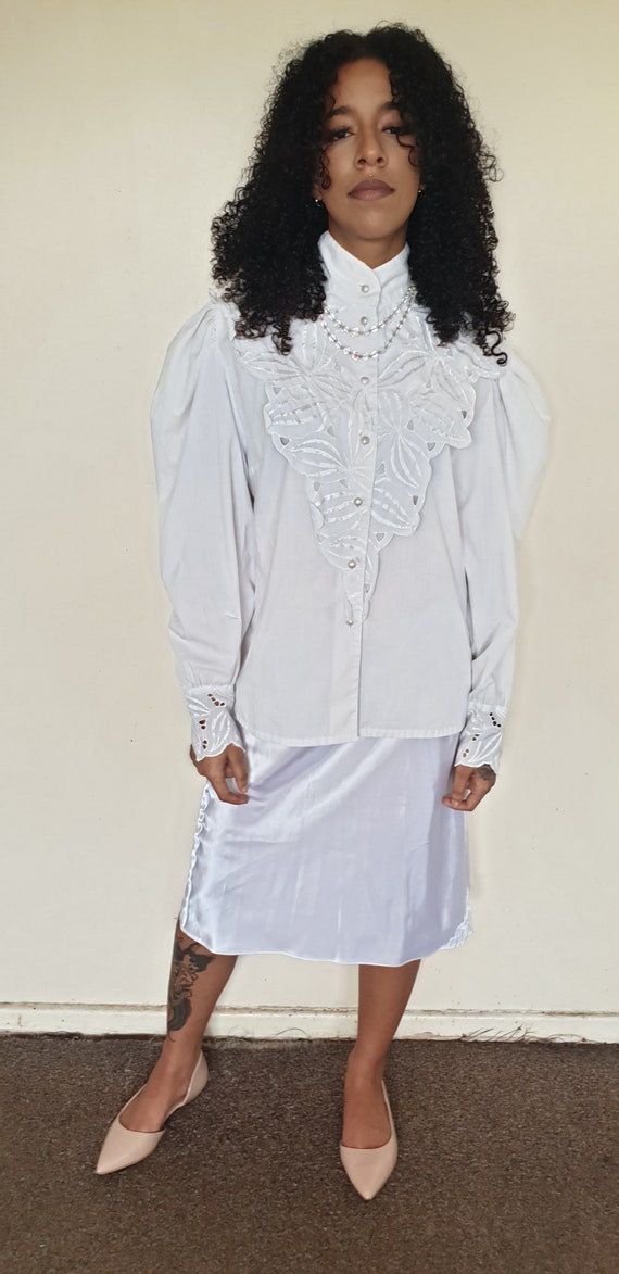 Vtg 80's Victorian GOTH white lace Romantic blous… - image 2