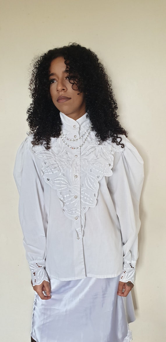 Vtg 80's Victorian GOTH white lace Romantic blous… - image 3