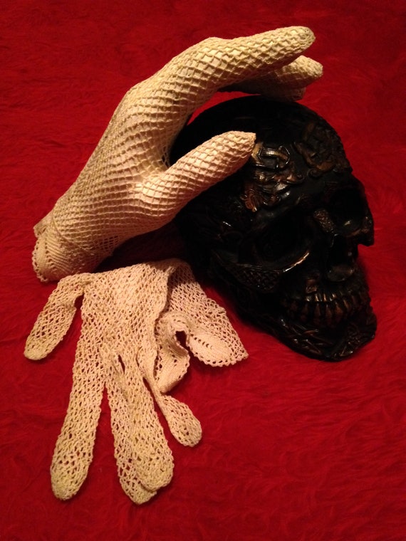 Vtg 1900's Edwardian antique GOTH beige crochet gl