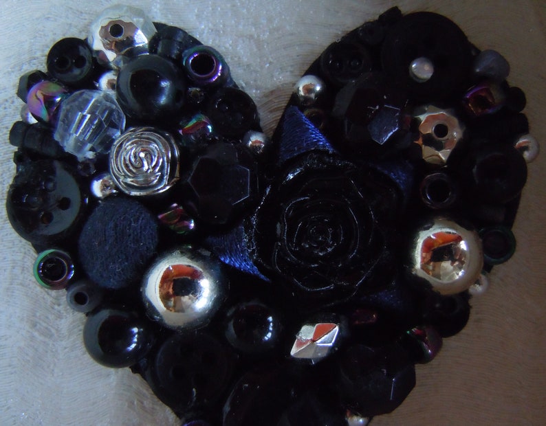 Download Black Button Bead Heart Mini 3d Box Frame Art 4 X 4 10 5 X 10 5cm Art Collectibles Mixed Media Collage Vadel Com