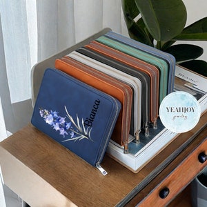 Op de afbeelding: Een rustiek houten bord met de tekst "Welcome" in een handgeschreven stijl. Het bord is wit geschilderd met een verweerde afwerking en heeft een eenvoudig, elegant ontwerp. Perfect voor de voordeur.