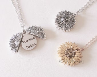 Gepersonaliseerde Je bent een badass zonnebloem hanger Te openen Aangepaste Naam Ketting, Zonnebloem Ketting 2-Side Medaillon Ketting Graveren woorden