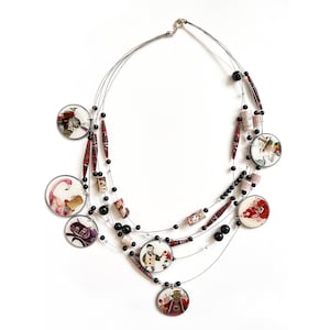 Collana Alice nel Paese delle Meraviglie - Stupenda collana multistratto fatta a mano in Italia - Gioiello unico di carta e resina