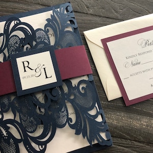 Laser-Schnitt Hochzeitseinladung, Marine und Burgund Hochzeitseinladungen, Hochzeit im Herbst einladen, Winterhochzeit einladen, Bauchband