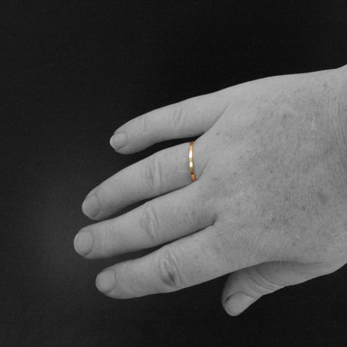 Thin Hammered 18K Gold Bandthin 18K Gold Ringsolid 18K Etsy