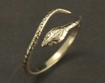 Anello fuso a mano, anello serpente in oro 14 carati, anello rettile, anello serpente, anello in pelle di serpente, anello regolabile, banda strisciante, scultoreo