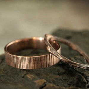 Conjunto de casamento dourado ~ Alianças de casamento de galhos ~ Alianças de casamento para ele e para ela ~ Conjunto de casamento de bosques ~ Anel de galho dourado ~ Anel de casca de ouro ~ Alianças de casamento rústicas