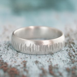 Modern Hammered Ring Silver Cyprus Band 6mm Half Round Band with Vertical Hammering Heartbeat Ring Soundwaves Band Unique Men&#39;s Wedding Ring