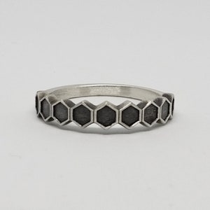 Honeycomb Ring Silver Bee Band Honey Comb Band Honey Bee Silver Wedding Band Women&#39;s Wedding Band Hexagon Ring Hexagon Band Geometric Band