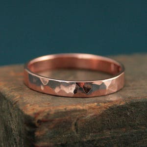 Gehämmertes Goldband--Gehämmerter Goldring--Roségold Ring--Roségold Band--3 mm Flachband--Unisex Ring--Wildfang Ring--Rustikaler Ehering