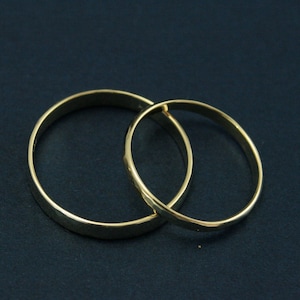 Gehämmertes Gold Ehering SetPerfekte Gehämmerte Bands 4mm und 2mm BreitSolide 14K Gold EheringeGehämmert EheringeRustikale Bands Bild 4