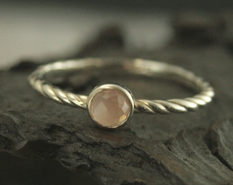 Peach Moonstone Ring Twist Band Stacking Ring 4mm Rose Cut Blush Moonstone Rose Moonstone Pale Orange Bezel Set Stone Gift for Her Solitaire