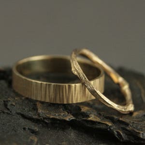 Conjunto de casamento dourado ~ Alianças de casamento de galhos ~ Alianças de casamento para ele e para ela ~ Conjunto de casamento de bosques ~ Anel de galho dourado ~ Anel de casca de ouro ~ Alianças de casamento rústicas