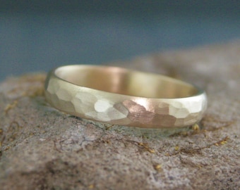 Aliança de casamento martelada em ouro maciço, 4 mm de espessura, meia-cana, estilo rústico, feita à mão, para ele ou para ela, aliança de casamento em ouro 14K, anel masculino em ouro.