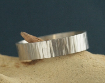Band Bark Ring Tree Band Rugged Ring Outdoors Band Nature Ring Forest Band Hammered Ring Wood Band 14K Gold Ring Rustic Wedding Band
