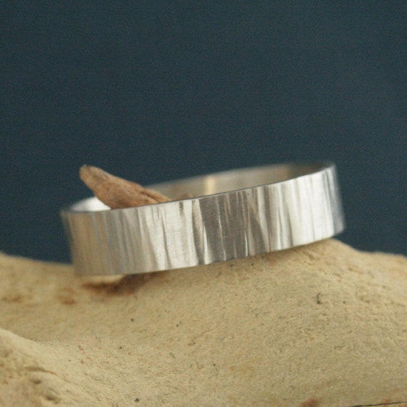 Band Bark Ring Tree Band Rugged Ring Outdoors Band Nature Ring Forest Band Hammered Ring Wood Band 14K Gold Ring Rustic Wedding Band