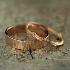 Conjunto de casamento em ouro rosa Alianças de casamento em galhos Alianças de casamento para ele e para ela Conjunto de casamento em madeira Anel de galho dourado Anel de casca Alianças de casamento rústicas
