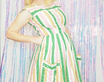 1950s CANDY STRIPE DRESS - Green and Pink Cotton Deck Chair Candy Striped Knee Length 50s Vintage Day Dress Pockets to Front Uk Size 10