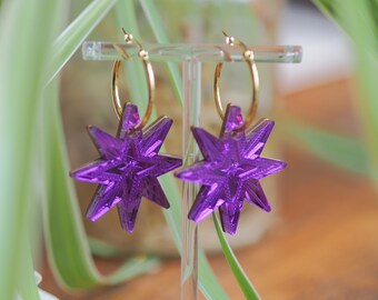 LASER CUT OORBELLEN - Hoop Earring Lasergesneden hout en gerecycled acryl Metallic Gold Hoop Purple Star Shaped Dangle UK Oorbellen Sieraden