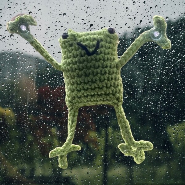 Crochet frog with suction cups. Handmade leggy green frog. Stuffed Frog plushie. Knitted frog. Car buddy. Window hanging frog. Smiling frog.