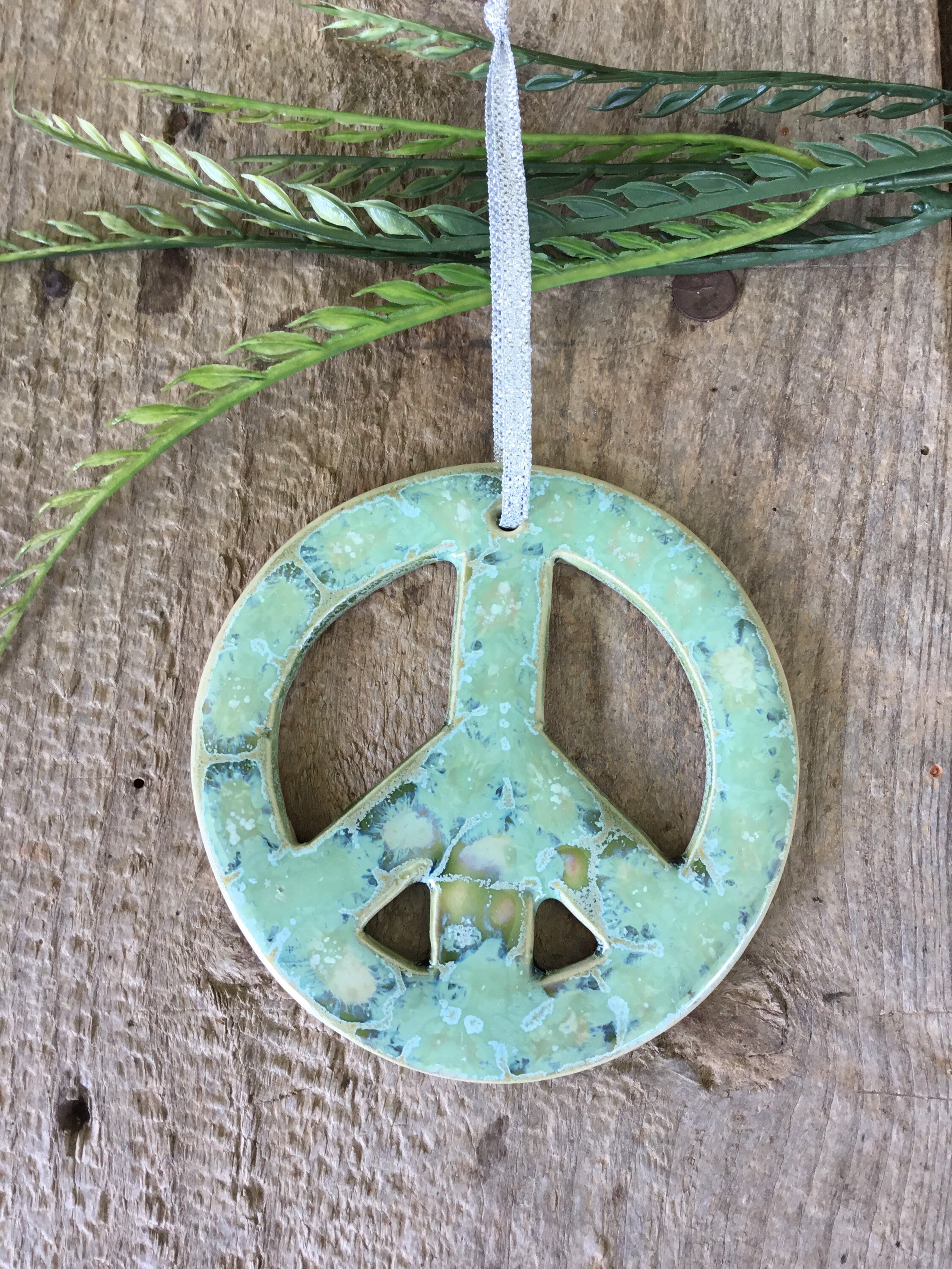 Signo de paz del adorno de cerámica hecho a mano | Etsy