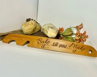 Personalized Bamboo Oven Rack Pull: Engraved Kitchen Tool