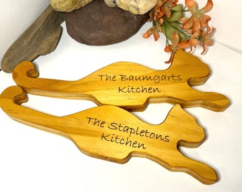 Personalized Cat Oven Rack Pull: Engraved Wooden Kitchen Tool