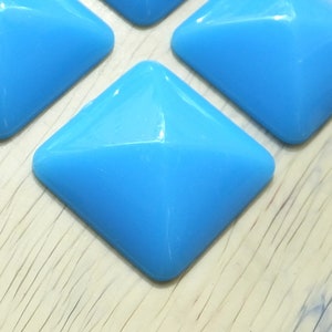 cabochons carrés vintage ( 6 pcs ) , cabines Lucite 28mm , fournitures de bijoux vintage (m2)