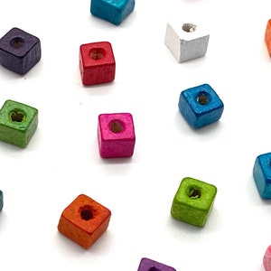Perline quadrate in legno per la creazione di gioielli - Varietà di colori - Dimensioni 5 mm