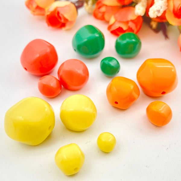 Vintage Acrylic Beads of Various Colors and Sizes (20 pcs ) , 1980s Lucite German Beads