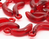 50 pcs Banana Shape Red Vintage German Beads , Tiny Plastic Beads , 19x4 mm , Lucite Beads - bk486