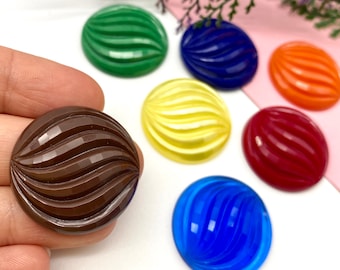 Cabochons à dos plat cannelés vintage (10 pcs ) , 30mm Round Lucite Cabs , Cabochons for Jewelry , German Carved Cabs