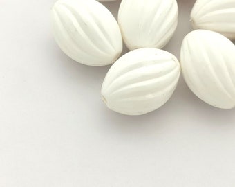 Vintage White Fluted German Beads (8 pcs) , Findings ,  26mm Oval Lucite Beads , White  Large Acrylic Beads - FLTDB