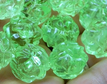 50 pcs Green Vintage  Carved Beads , 13 mm , Plastic German Beads ,  Lucite Beads