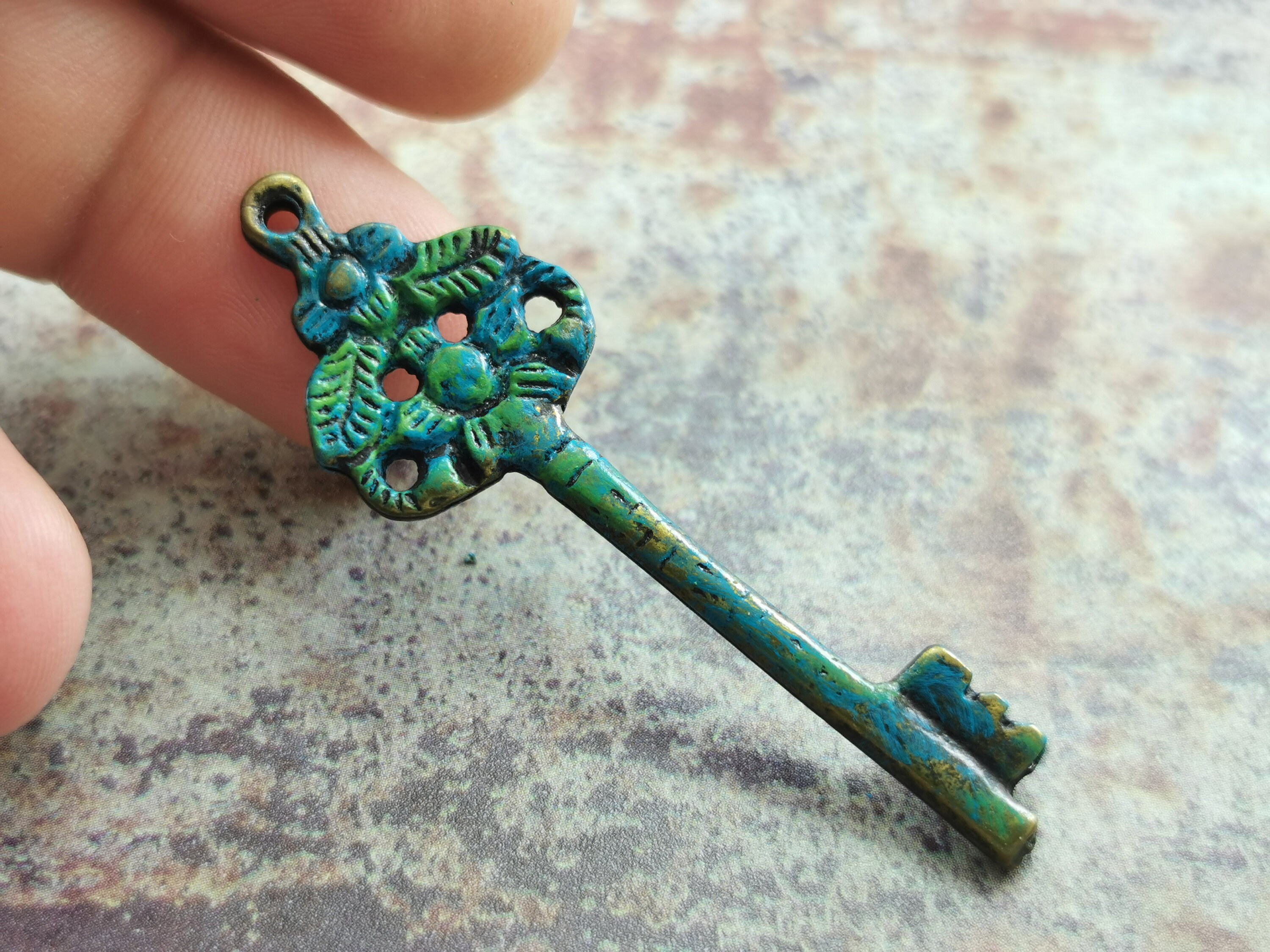 Charms Jewelry & Beauty 2 pendants key crown metal bronze 57mm Craft