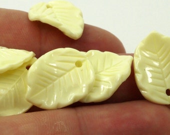 10 psc Leaf Vintage Plastic Beads , Lucite Beads , 19x15 mm, Pendant , Earring Findings - bk402