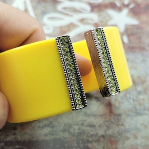 Openable vintage bracelet , Plastic bangles , 82x38x06mm (internal measure 63mm) , Vintage women gift  , Vintage Jewelry ,